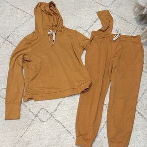 Vuori Cozy Tan Hoodie and Jogger Set!!
